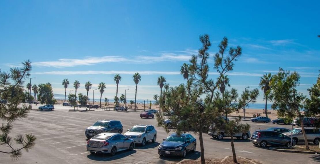 Al Mamzar Beach Park Parking